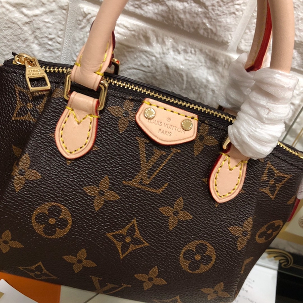 ルイヴィトンバッグ背面デザイン